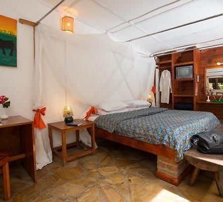 Outpost Lodge Arusha Habitación foto