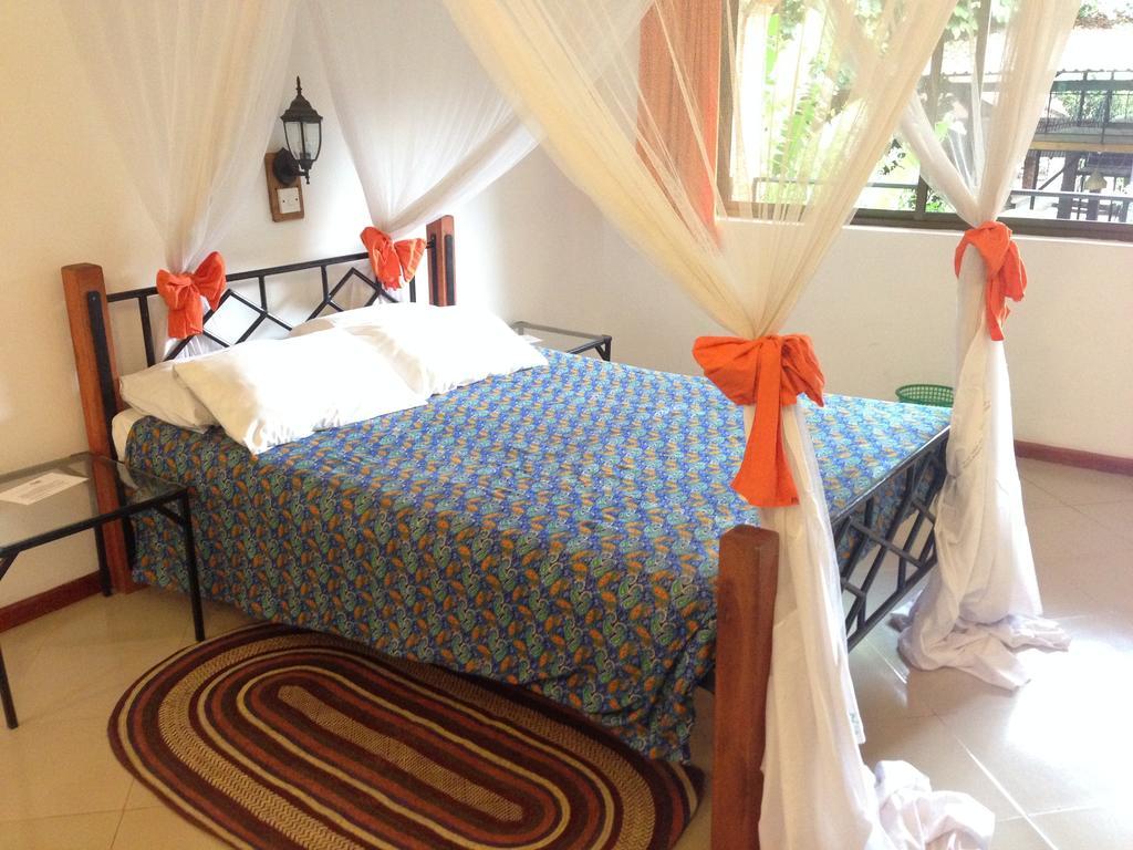 Outpost Lodge Arusha Habitación foto